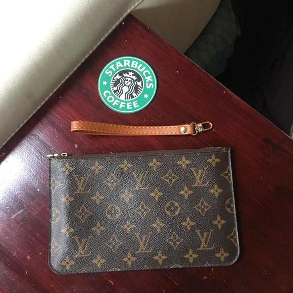 Authentic Louis Vuitton Neverfull GM Clutch Pivione - Picture 3 of 9